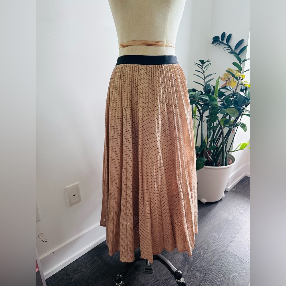 Chic Beige Textured Maxi Skirt (Made in Japan)